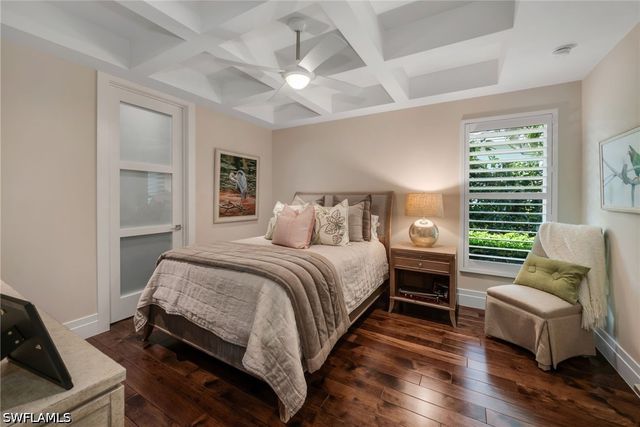 384 Edgemere WAY E, Naples, FL 34105