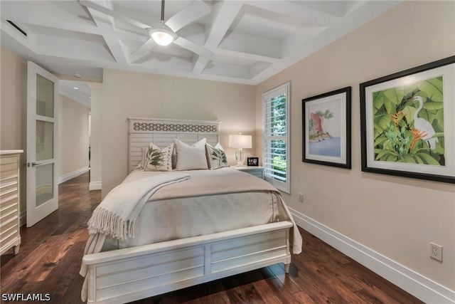 384 Edgemere WAY E, Naples, FL 34105