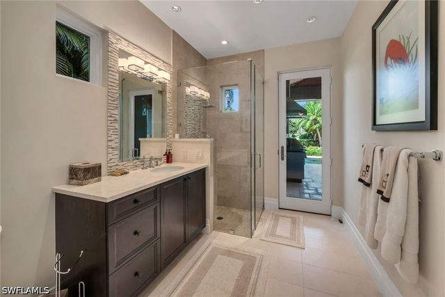 384 Edgemere WAY E, Naples, FL 34105