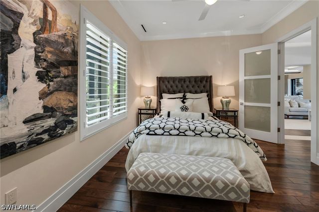 384 Edgemere WAY E, Naples, FL 34105