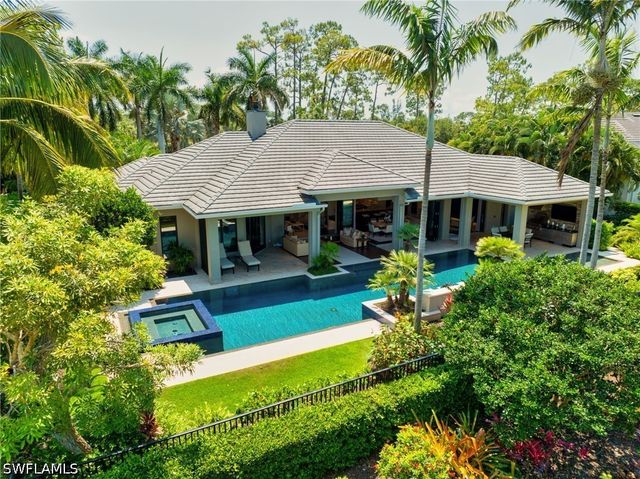 384 Edgemere WAY E, Naples, FL 34105