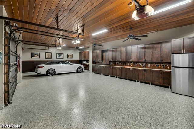 384 Edgemere WAY E, Naples, FL 34105