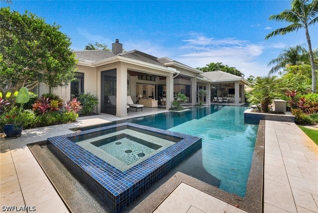 384 Edgemere WAY E, Naples, FL 34105