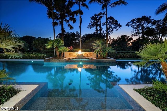 384 Edgemere WAY E, Naples, FL 34105