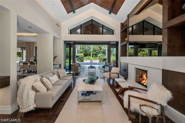 384 Edgemere WAY E, Naples, FL 34105