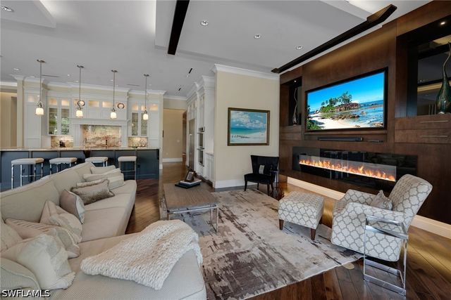 384 Edgemere WAY E, Naples, FL 34105