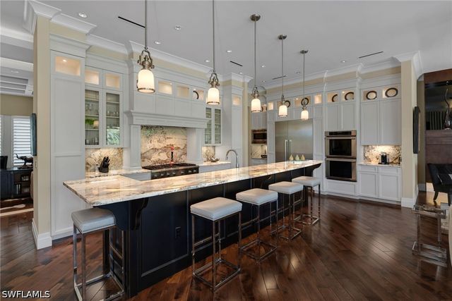 384 Edgemere WAY E, Naples, FL 34105