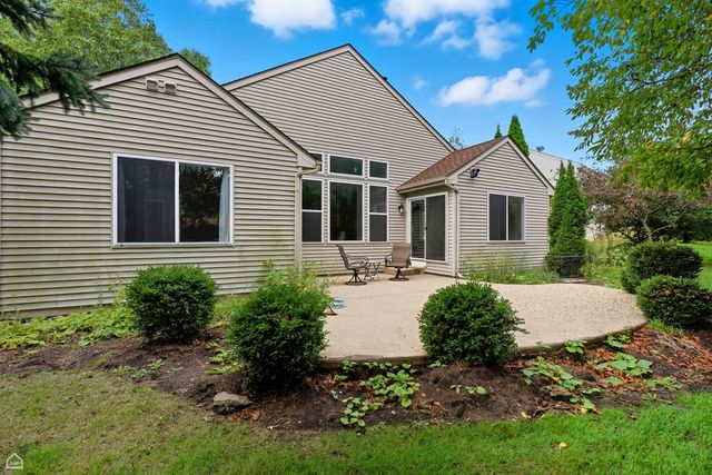 2008 Crooked Tree Court, Mchenry, IL 60050