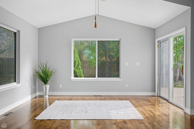 2008 Crooked Tree Court, Mchenry, IL 60050