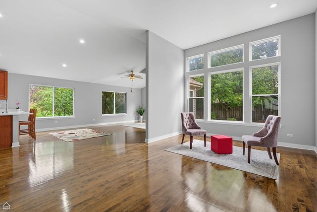 2008 Crooked Tree Court, Mchenry, IL 60050