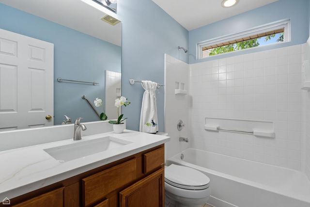 2008 Crooked Tree Court, Mchenry, IL 60050