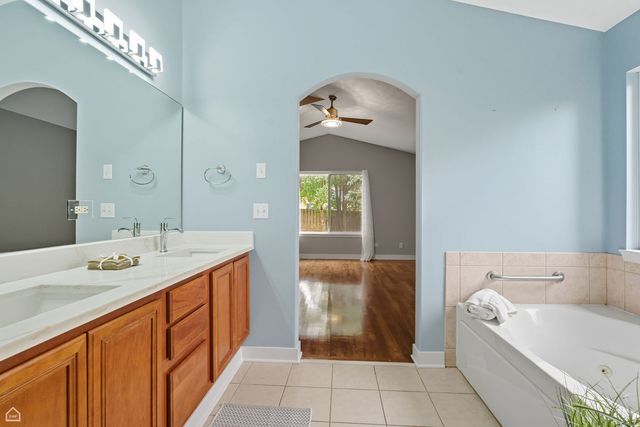 2008 Crooked Tree Court, Mchenry, IL 60050