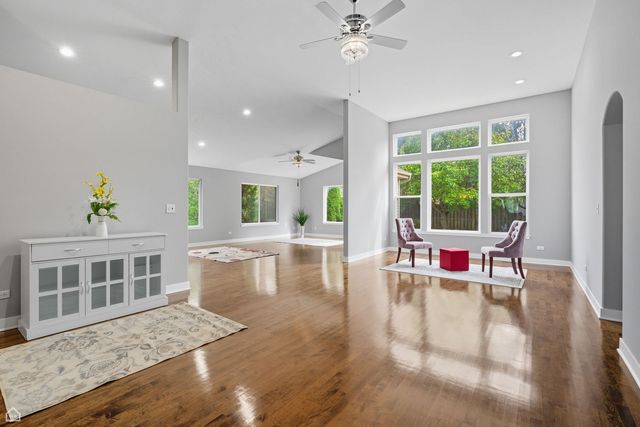 2008 Crooked Tree Court, Mchenry, IL 60050