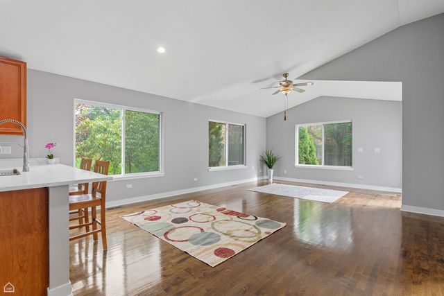 2008 Crooked Tree Court, Mchenry, IL 60050