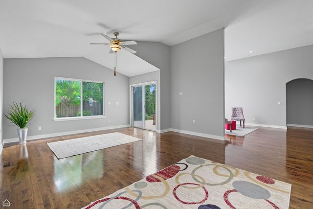 2008 Crooked Tree Court, Mchenry, IL 60050