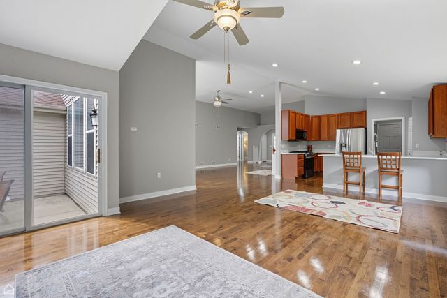 2008 Crooked Tree Court, Mchenry, IL 60050