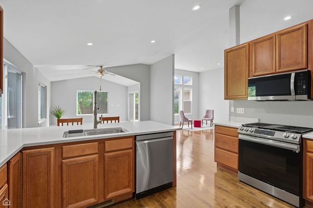 2008 Crooked Tree Court, Mchenry, IL 60050