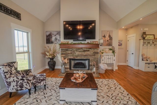 529 Clearview Rd, Cottontown, TN 37048