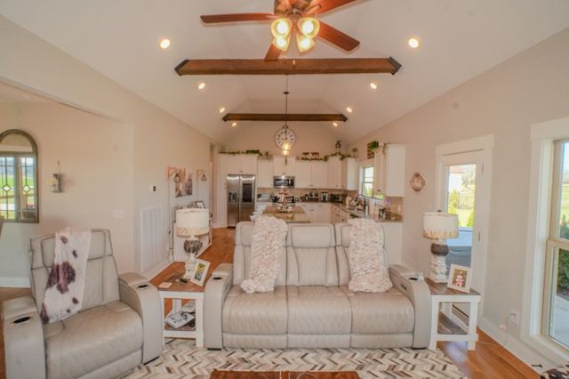 529 Clearview Rd, Cottontown, TN 37048