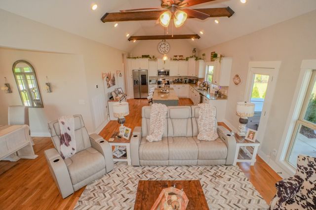 529 Clearview Rd, Cottontown, TN 37048