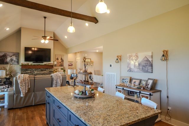 529 Clearview Rd, Cottontown, TN 37048