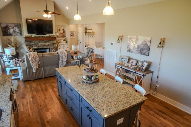 529 Clearview Rd, Cottontown, TN 37048