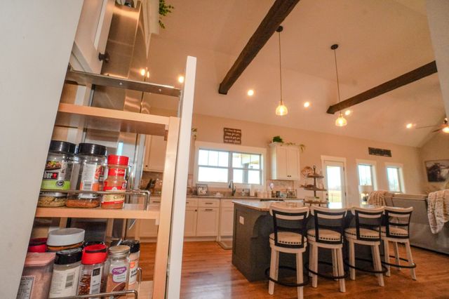 529 Clearview Rd, Cottontown, TN 37048