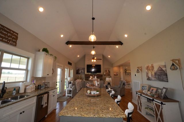 529 Clearview Rd, Cottontown, TN 37048