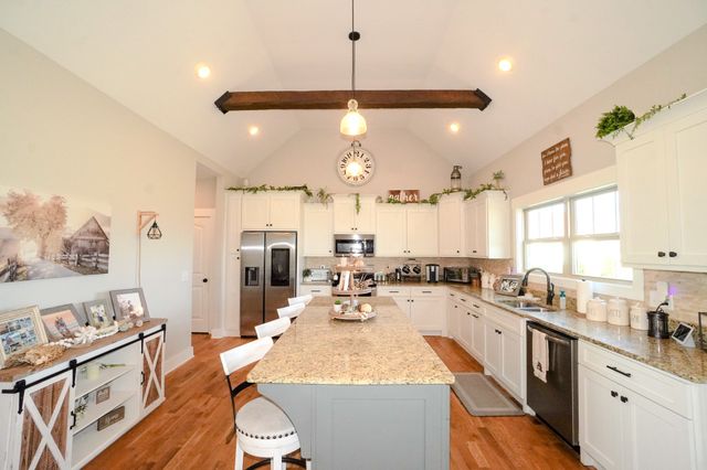 529 Clearview Rd, Cottontown, TN 37048