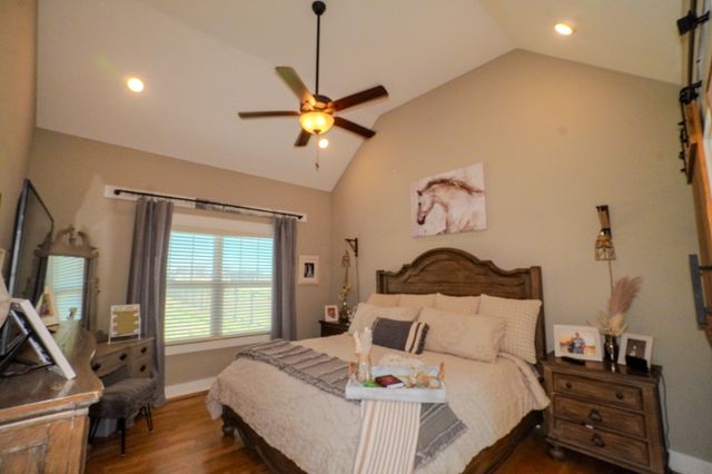 529 Clearview Rd, Cottontown, TN 37048