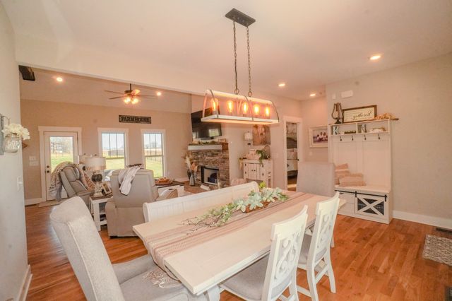 529 Clearview Rd, Cottontown, TN 37048