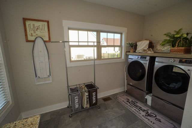 529 Clearview Rd, Cottontown, TN 37048