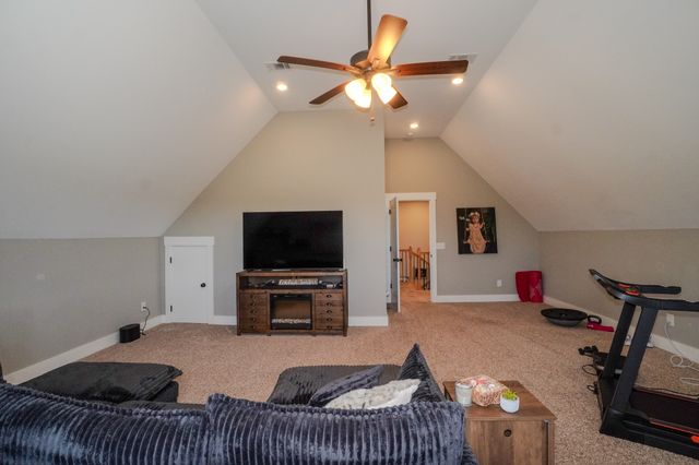 529 Clearview Rd, Cottontown, TN 37048