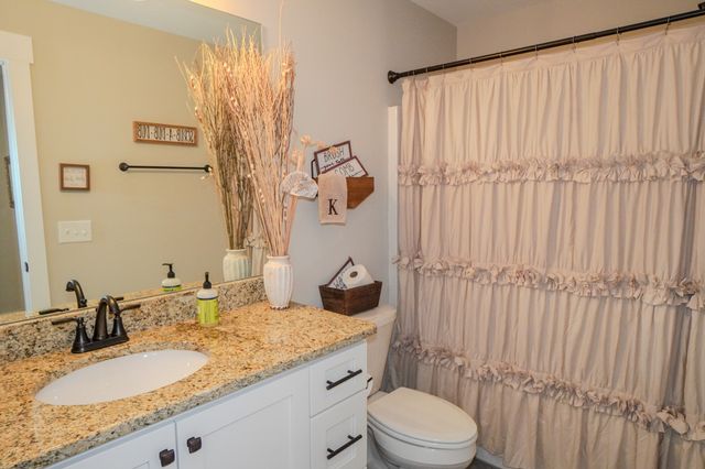 529 Clearview Rd, Cottontown, TN 37048