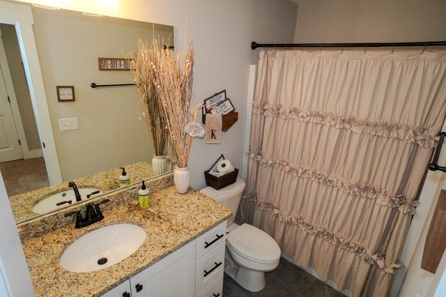 529 Clearview Rd, Cottontown, TN 37048