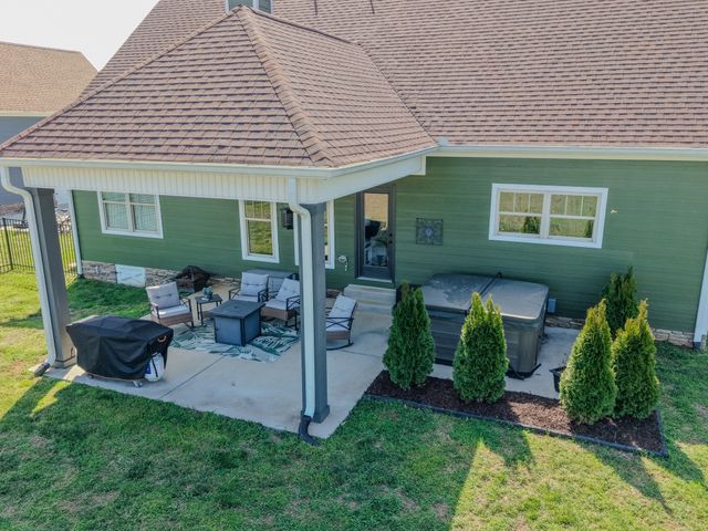 529 Clearview Rd, Cottontown, TN 37048