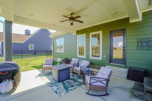 529 Clearview Rd, Cottontown, TN 37048