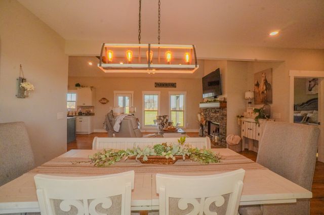 529 Clearview Rd, Cottontown, TN 37048