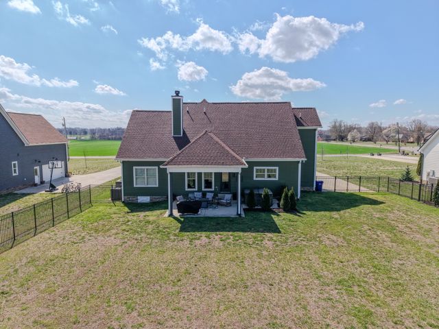 529 Clearview Rd, Cottontown, TN 37048