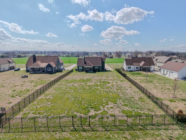 529 Clearview Rd, Cottontown, TN 37048