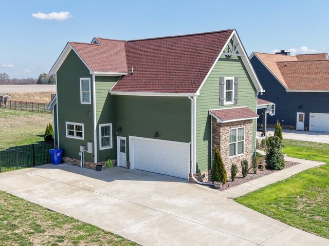 529 Clearview Rd, Cottontown, TN 37048