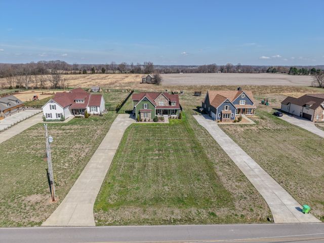 529 Clearview Rd, Cottontown, TN 37048