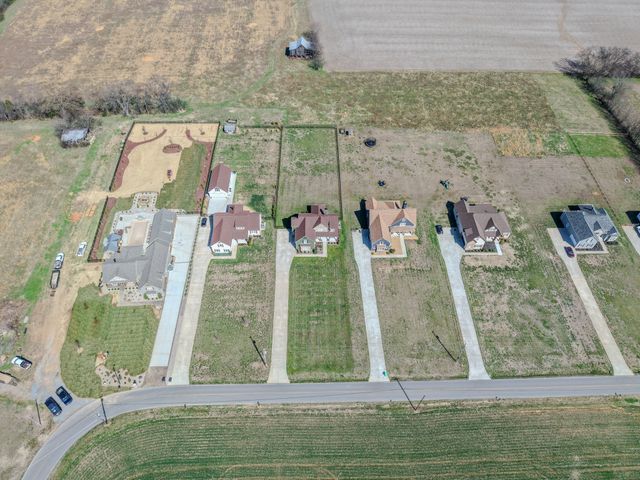 529 Clearview Rd, Cottontown, TN 37048