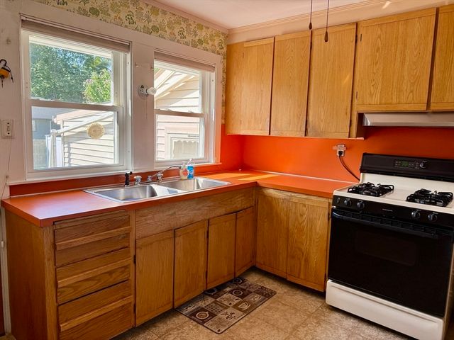 16 Pauline St, New Bedford, MA 02740