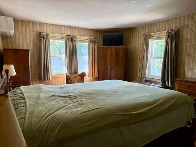 16 Pauline St, New Bedford, MA 02740