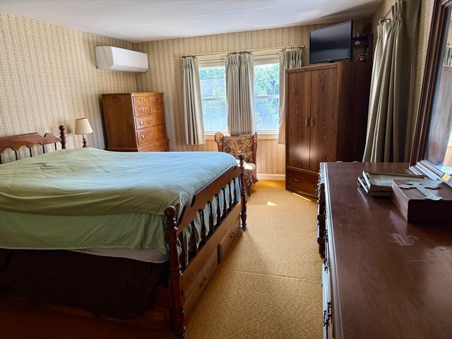16 Pauline St, New Bedford, MA 02740