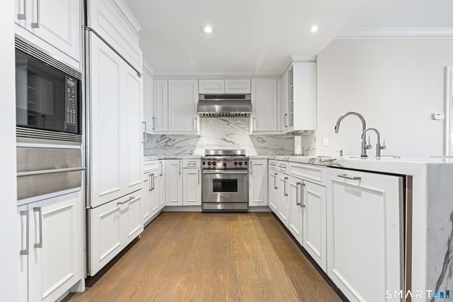 85 Memorial Road APT 411, West Hartford, CT 06107