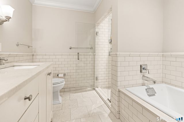 85 Memorial Road APT 411, West Hartford, CT 06107