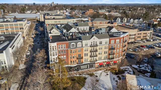 85 Memorial Road APT 411, West Hartford, CT 06107