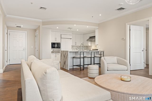 85 Memorial Road APT 411, West Hartford, CT 06107